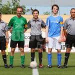 El colegiado con los capitanes y asistentes.