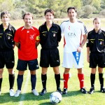 TRIO ARBITRAL CON CAPITANES Trio Arbitral con los capitanes del partido