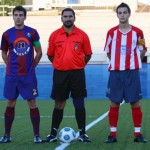 El Arbitro del partido con los capitanes