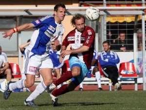 Vallori en una jugada del partido.