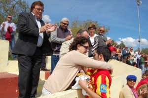 El Sporting rinde homenaje a la familia Calvo.