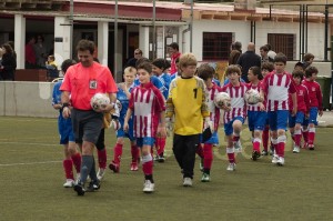 Salida de los equipos al campo.