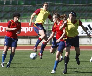 España golea a Hungría