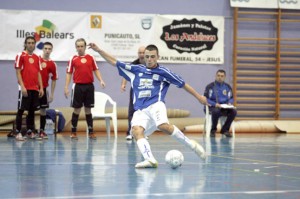 Imagen del choque jugado en la primera vuelta entre el Gasifred y el Ripollet.  V. MARÍ