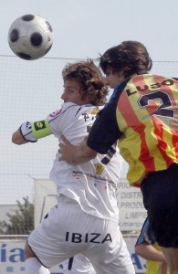 Jugada del partido entre la Penya y el Sant Andreu