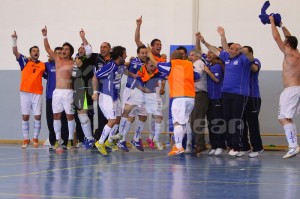 Los jugadores del bloque de Vila explotaron de alegría una vez que concluyó el encuentro frente al filial manacorí 