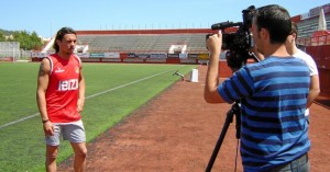 El jugador fue entrevistado ayer por los medios de comunicación locales en el primer día de su prueba con el Eivissa S. M. C