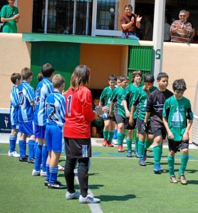 El Atlètic Penya Blanc i Blava le hace el pasillo al Sant Jordi l. h