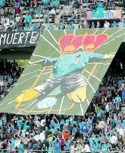 Una imagen del tifo del pasado año ante el Caravaca. jesús farpón