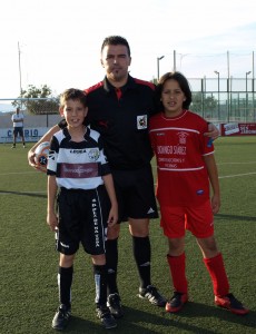 Raúl Martín con los capitanes