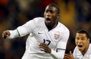 Jozy Altidore celebra la consecución del primer gol de su equipo frente a España en el partido correspondiente a las semifinales de la Copa de las Confederaciones.  EFE