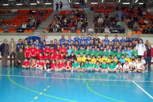 Imagen de familia del Gasifred y de las escuelas municipales de fútbol sala de Eivissa que dirige el club.  D.I.