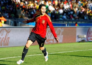 Dani Güiza celebra su segundo gol que ponía en ventaja a la selección española.  Foto: Efe 