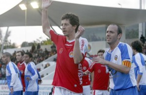 El secretario técnico del club, Ibon Begoña, durante un partido de la pasada campaña, ya que ahora desempeña sus labores en los despachos.  MOISÉS COPA