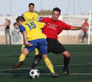 Tomeu Vidal defendiendo los colores del Campos frente al Cala D'or