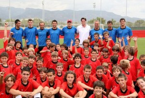 Albert Riera visita el campus del Mallorca