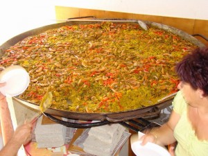 Esta es la paella que degustaron los asistentes al acto.