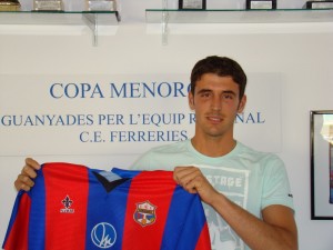 Jandro Perez con su nueva camiseta, la blaugrana del Ferreries