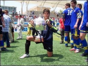 Jesús Sastre con el trofeo de Campeón de España Juvenil