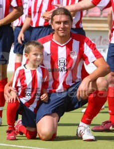 Miguel Picó con su ahijado Juan Miguel en una foto de archivo de la pasada temporada.