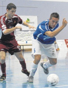 Sebas, en un acción de juego de la pasada temporada.  MOISÉS COPA