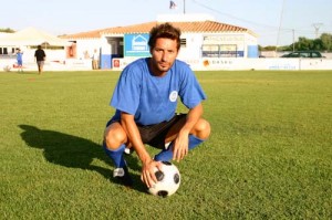 Raúl Vates. El jugador del Sporting trabaja a destajo para obtener la mejor puesta a punto de cara al regreso del club a la Segunda B