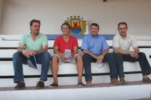 Presentación. El gerente de Serprosport, Nel Mercadal, Juaneda, Serra y Ogazón