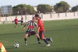 Goleada. El equipo de Andújar venció al del debutante Pablo Asensio con goles de Calzada(2), Ernest(1), Perea(1) y Tiago (2)