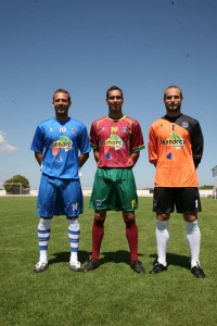 Nueva equipación. El Sporting presentó ayer las equipaciones de esta temporada con Moyano, Iray y Eloy