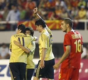 Riera dedica el tanto de la victoria a Daniel Jarque. FOTO: JOSÉ A. GARCÍA / MARCA 