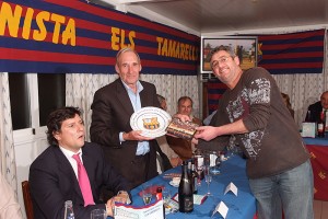 Miguel Vilar con la penya Barcelonista Els Tamarells