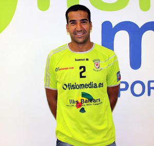 Juan Carlos López con la camiseta de su nuevo equipo