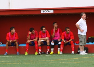 Fulgencio, en el banquillo del Collerense el pasado sábado en su debut.