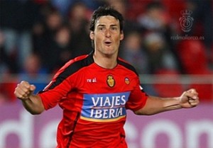 Aduriz celebrando su gol