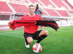 Rubén González ha sido presentado esta tarde como nuevo jugador del RCD Mallorca