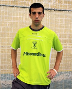 Losada posando con la camiseta del Fisiomedia Manacor