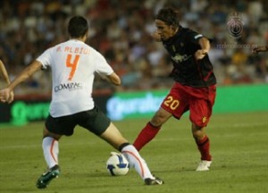 Óscar Trejo en un partido contra el Valencia CF