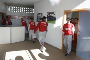 Víctor, saliendo de la sala de prensa del Ibiza la pasada temporada. VICENT MARÍ