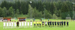 Los futbolistas guardaron un minuto de silencio por las víctimas de Palmanova.  Foto: Rcd Mallorca 