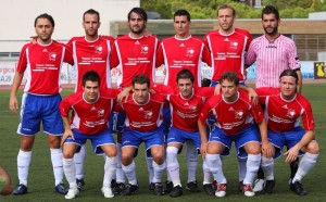 Plantilla del Binissalem, que perdió en la pasada jornada en el Arenal.