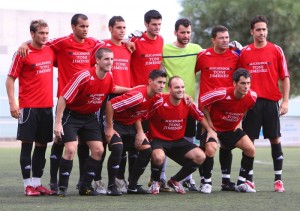 El Campos sale derrotado de Esporles en el descuento.