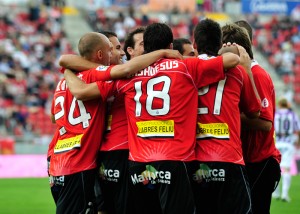 El Mallorca celebra un gol frente al Valladolid. Foto Oscar Quetglas