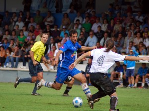 Jugada del partido frente al Ontinyent. Foto Nousetun comunicació