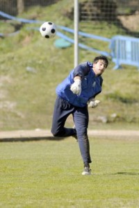 El meta Eneko, durante un entrenamiento con el Oviedo, su anterior equipo. D.I.