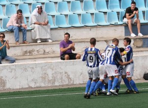 Celebración ante posible comprador. Foto T. Moya. Pulsar sobre la foto para ampliarla.