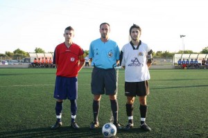 Ripoll solano con los capitanes del partido