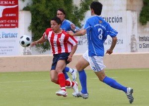 Iván Merino, la pasada temporada con el Santanyi, frente al Sporting Mahones