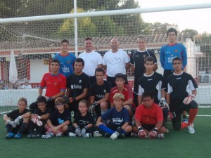 Pablo Roca con los porteros de la Penya Arrabal