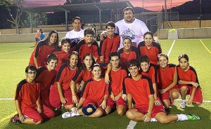 La plantilla del Atlético Paguera femenino, anoche antes de su entrenamiento. Fotos: Fotoprens