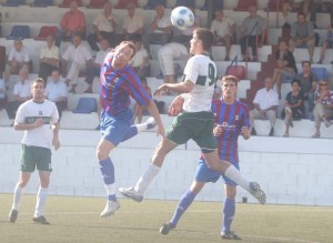 Jugada del partido, foto gentileza del Diario de Menorca